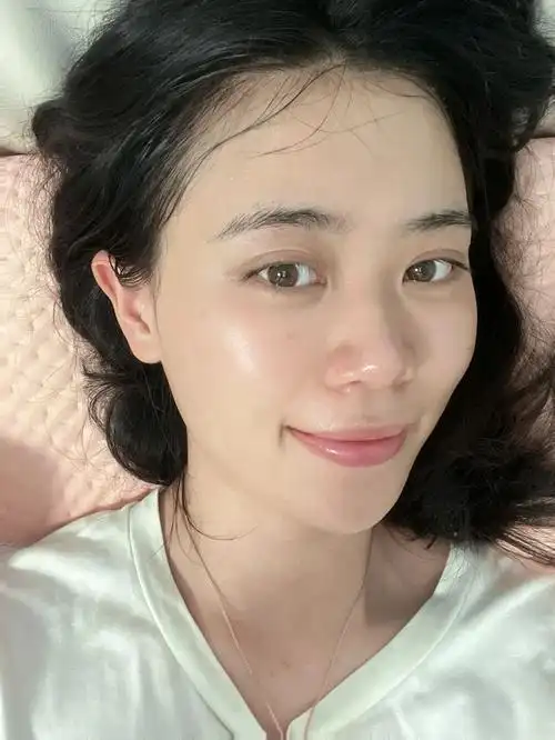 素颜皮肤不算好但是也不是差吧