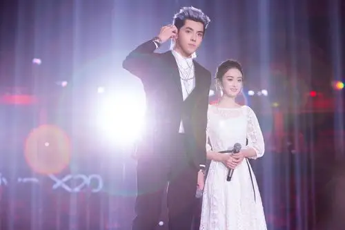 赵丽颖这脸,抱的是吴亦凡哎,就不能在前一晚急救一下?