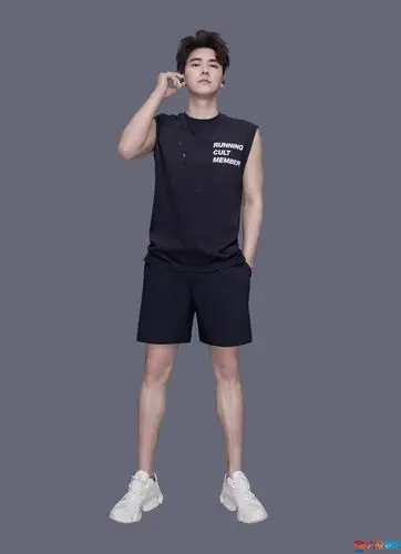 "峰"芒毕露,李易峰运动写真演绎阳光真我