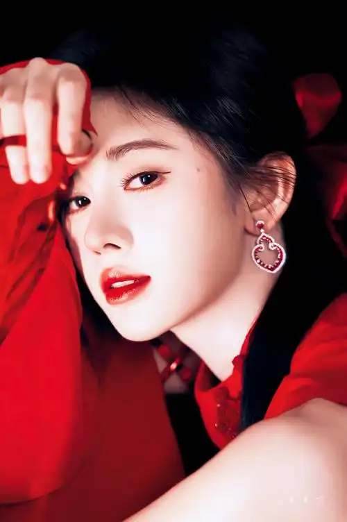 鞠婧祎国风红裙##鞠婧祎官宣加盟江苏卫视跨年