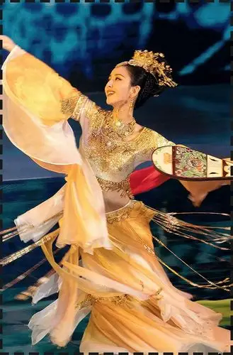 还有之前的「敦煌飞天」造型,也是美到让我疯狂存图!