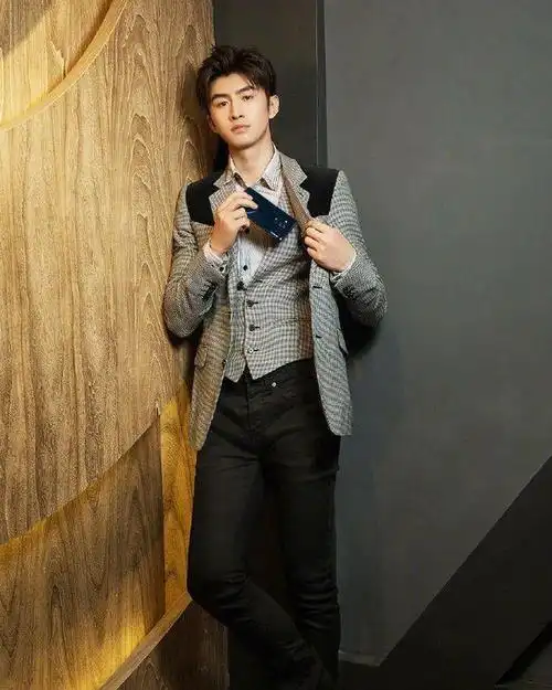 身高185颜值演技身材要啥有啥会唱会跳的张云龙怎么能错过