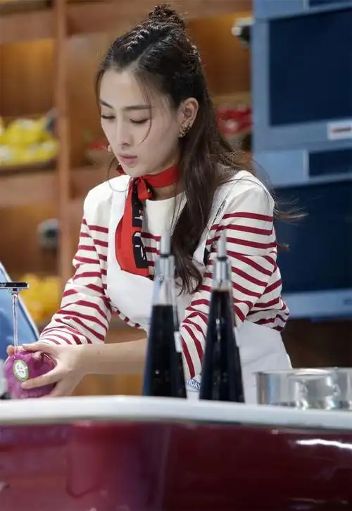 《透鲜滴星期天》马苏展神技 徒手劈西瓜