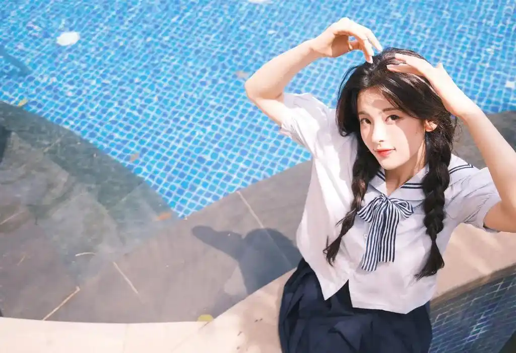 杨超越穿水手服被夸樱花甜妹!无敌青春减龄的学院风应该这么搭!