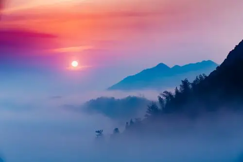 《高山太阳刚初生》