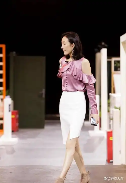 王鸥的表演风格以自然,真实,细腻,深刻为特点,她可以将角色的情感表现