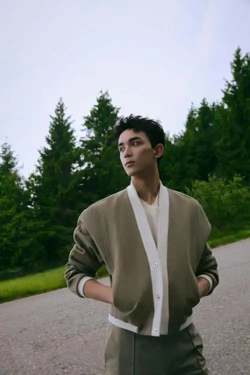 吴磊镜头感拍立得##吴磊黑皮衣好a