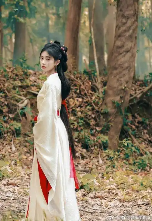 粉衣侧颜仙气十足  小鞠能不能多演恶女爱看#鞠婧祎粉衣侧颜