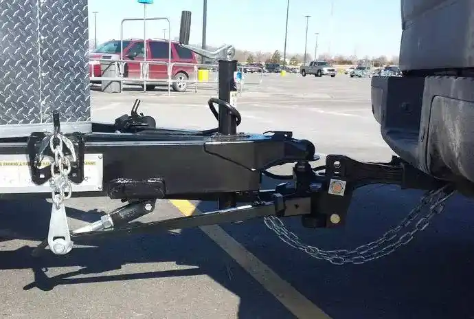 乘用车牵引拖挂房车时,一般牵引车与房车的重量配比为10:8(具体看车辆