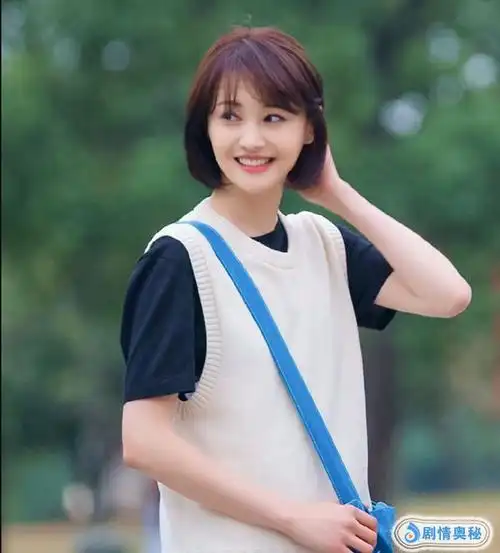 本以为郑爽很美了,看到16岁时的照片后,才知道啥是清纯女神优质