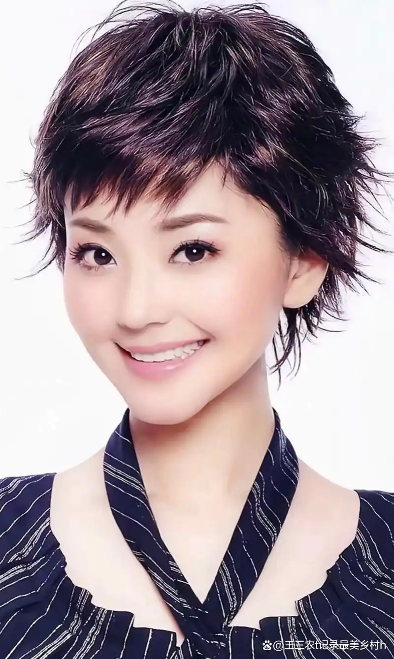 电视主持人方琼