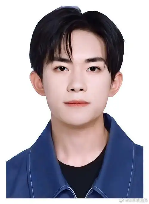 易烊千玺送你一朵小红花