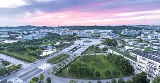 南京财经大学怎么样被景色包围宿舍温馨的最美大学