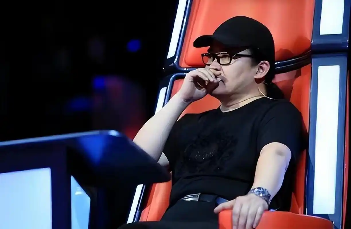 其中,刘欢在接受采访时提到了他与节目组签订的合同,引发了大量讨论.