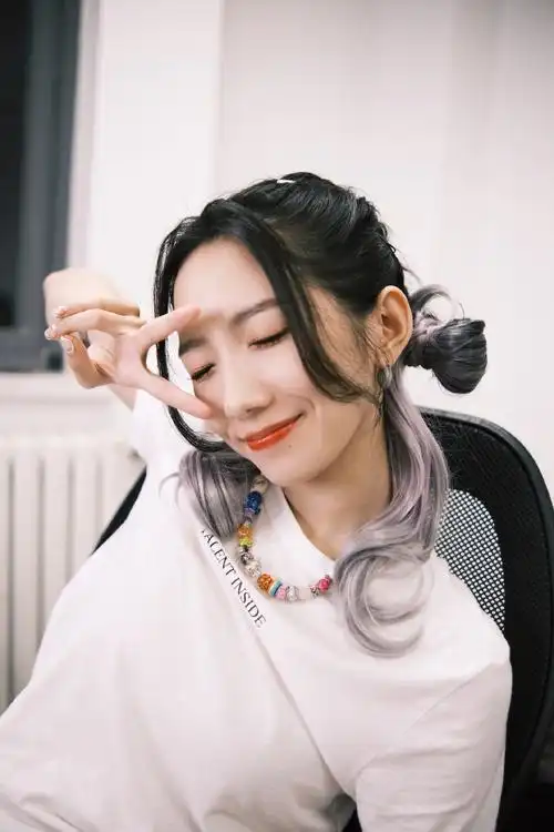 孟美岐超话61#孟美岐舞台2023#散发可爱也很"煎蛋"9799@孟美岐