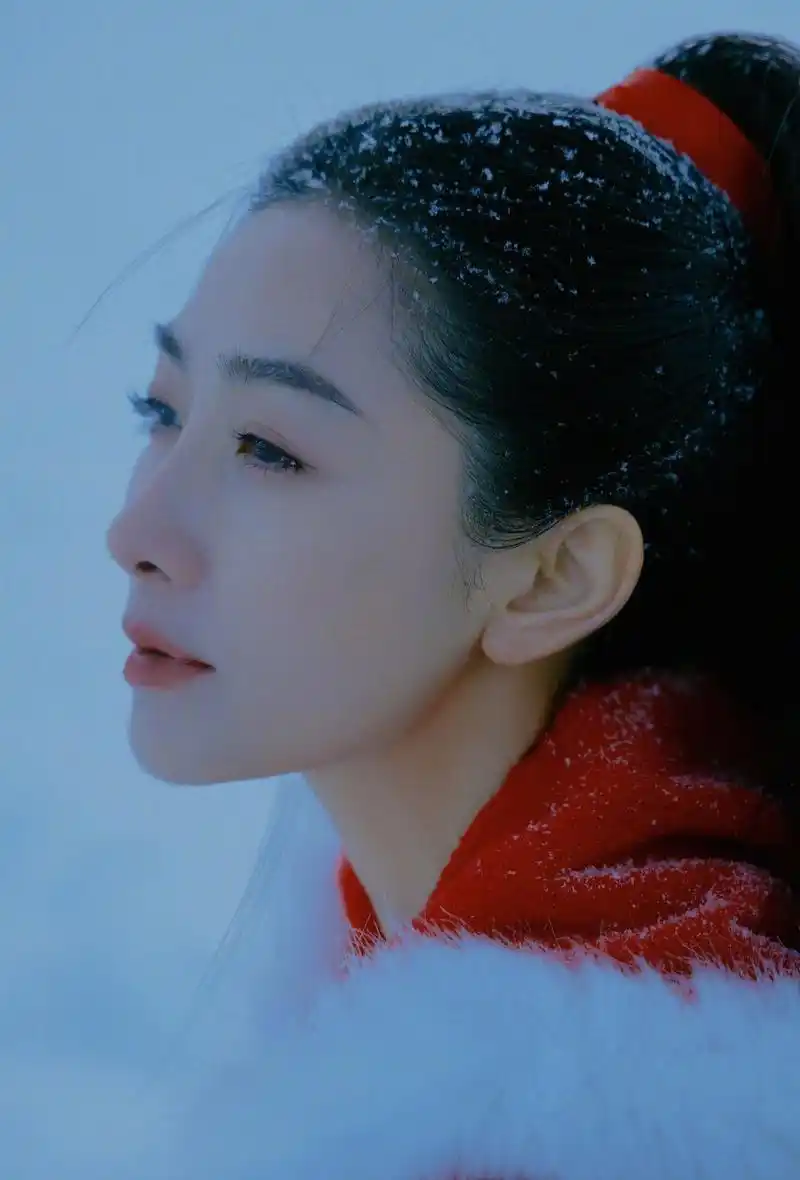 我要上热门#  演员陶昕然 晒出一组雪地红衣古装照,在零下25度的