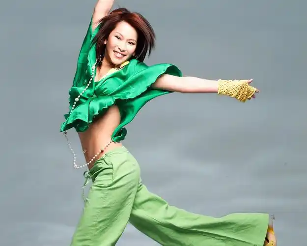 中国台湾女歌手 温岚