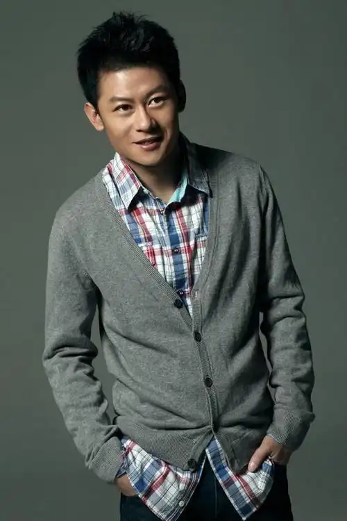 回顾演员李健19岁出道娶中学初恋为妻42岁因狂飙走红