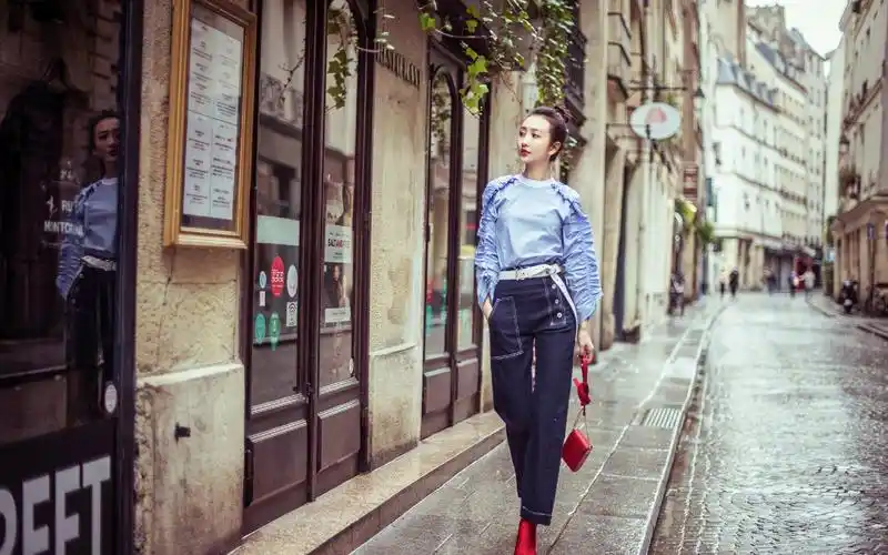 王鸥丸子头春日街头清新街拍图片壁纸高清大图预览1920x1200_大陆明星