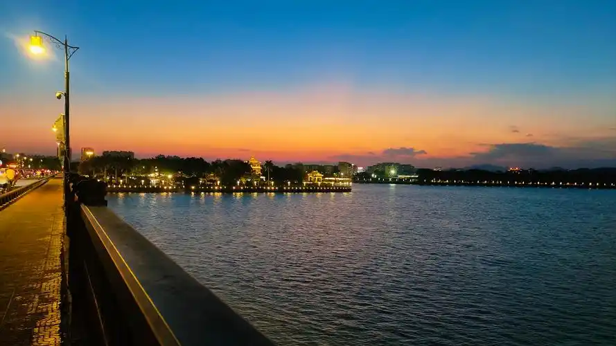 广济桥傍晚美景不容错过