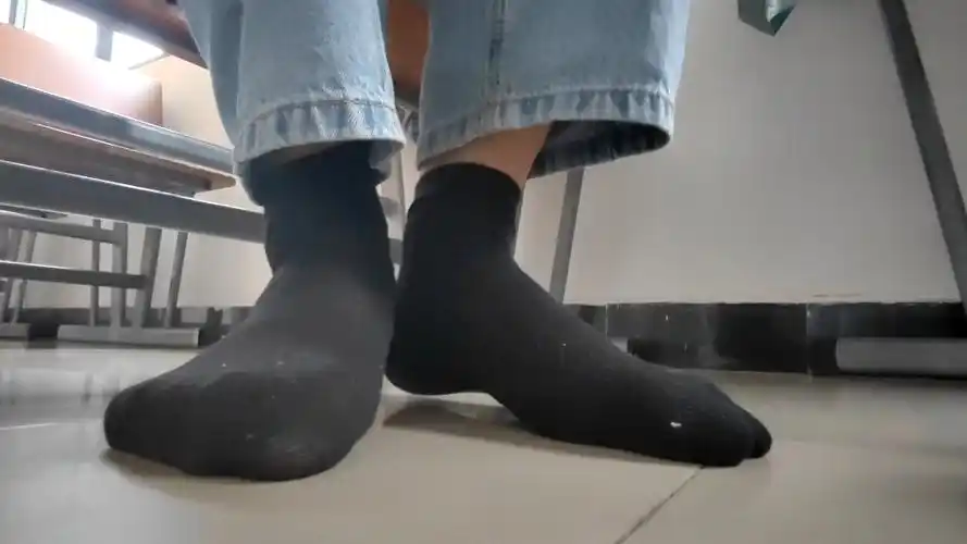 黑袜子穿着很舒服