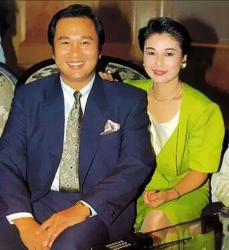 演员郭锋与妻子欧阳佩珊(83版黄蓉)