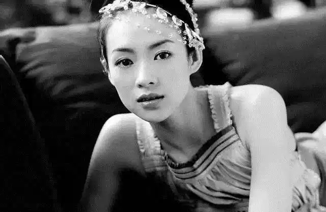 章子怡17岁时有多撩人呢?大学时期旧照曝光,击中你的小心脏了吗?