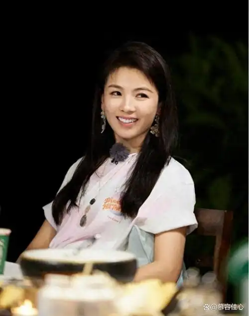 45岁刘涛日常穿搭有多"壕"?别看朴素不起眼,套套不低于五位数