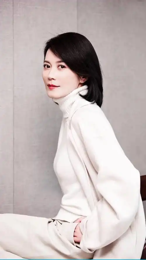 俞飞鸿的父母虽然经常斗嘴,但两人的感情很好,年纪大了,他们也像是