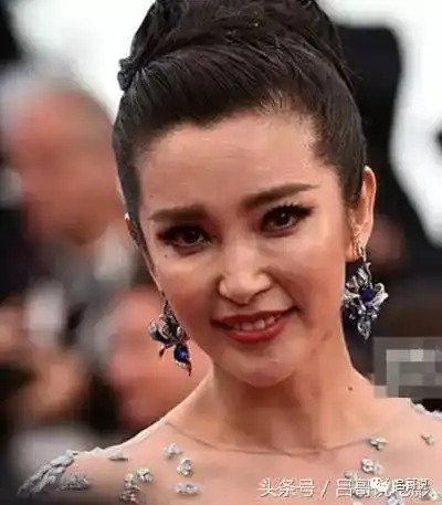 高清镜头下女明星们的真实素颜照,痘痘肌黑头眼纹雀斑