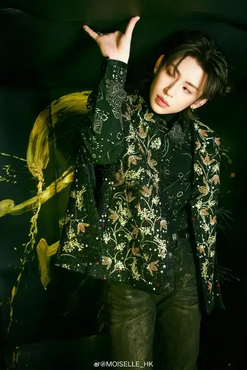 歌手#王琳凯#in#moiselle#    歌手@小鬼-王琳凯身着#moiselle早春