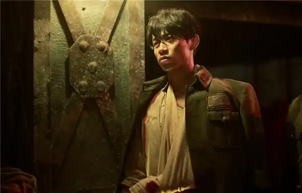 图说:电影《八佰》剧照 官方图八百壮士 正面对敌誓死不退电影《八佰