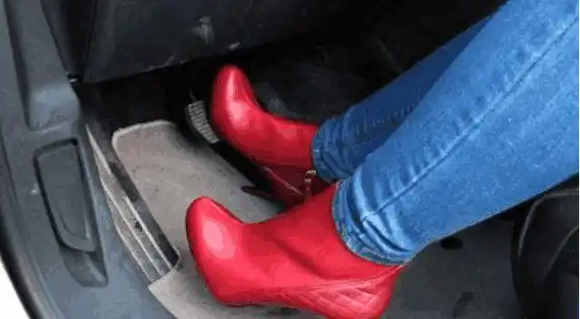穿高跟鞋开车后果究竟有多可怕女司机必读