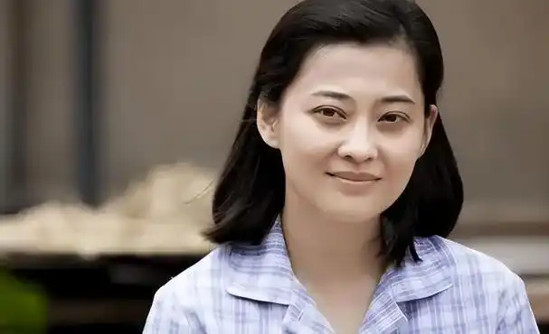 理她是有原因的|演员|鄢颇|军校|军训|章子怡|叶大鹰|战争法_网易订阅