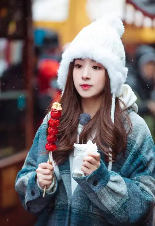 原创张含韵美得无懈可击黑色皮衣腰身尽显清丽妆容嫩如18