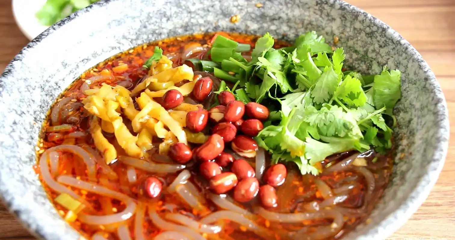 想吃酸辣粉在家就能做,用料简单,酸辣开胃,一大碗都不够吃|酸辣粉|粉