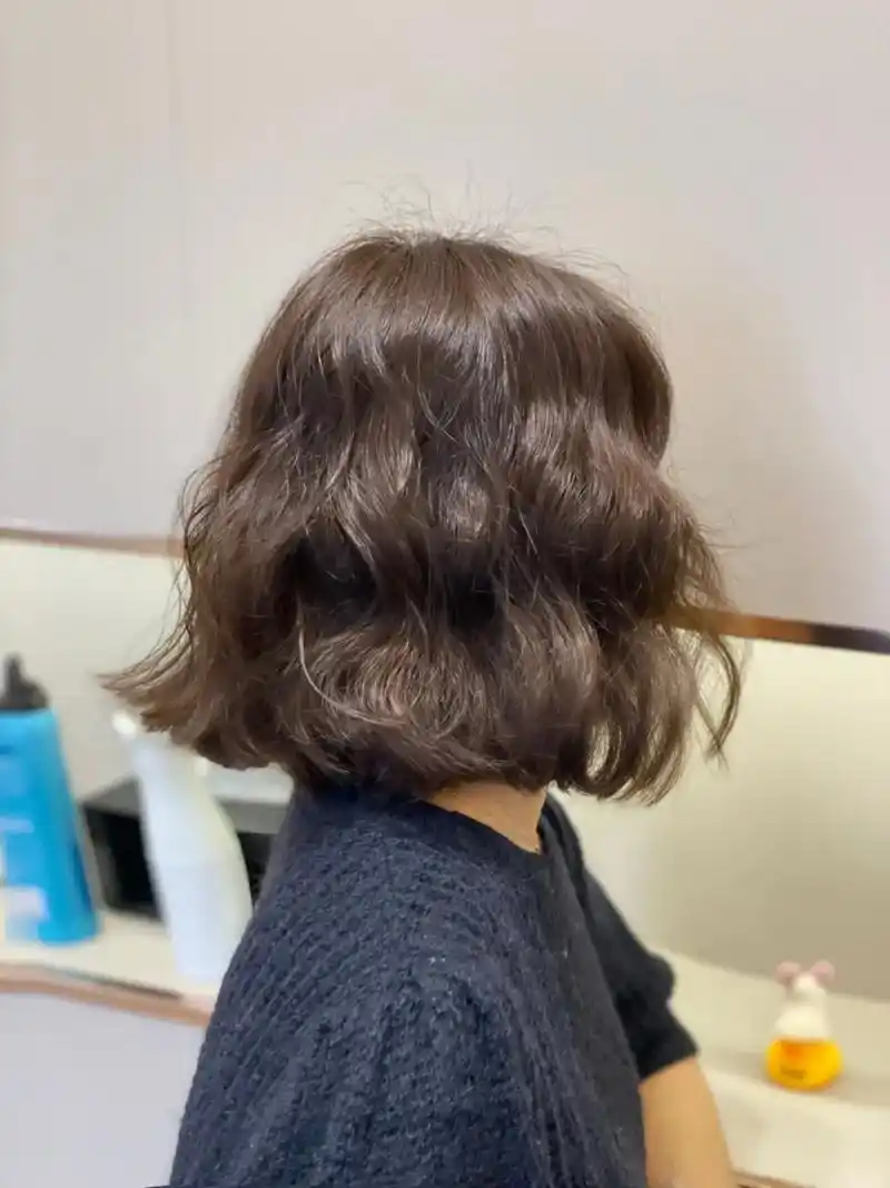 显发量蓬松烫发 短发法式卷烫发.#减龄发型 #同城热门 #慵 - 抖音