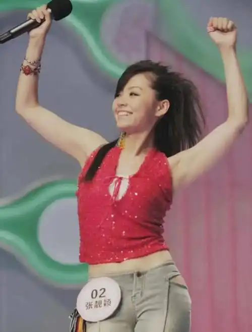 那一届的超女是历史上最火的一届,捧出了李宇春,张靓颖,周笔畅等人.