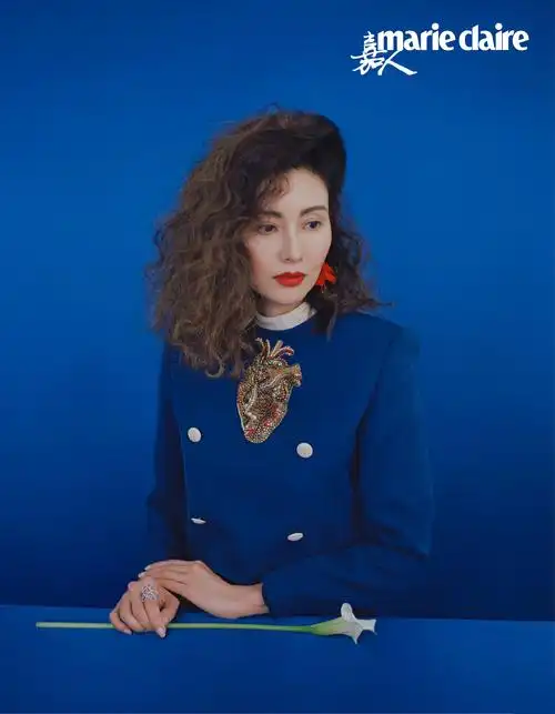 李嘉欣登3月刊封面 还原香港黄金一代的造型