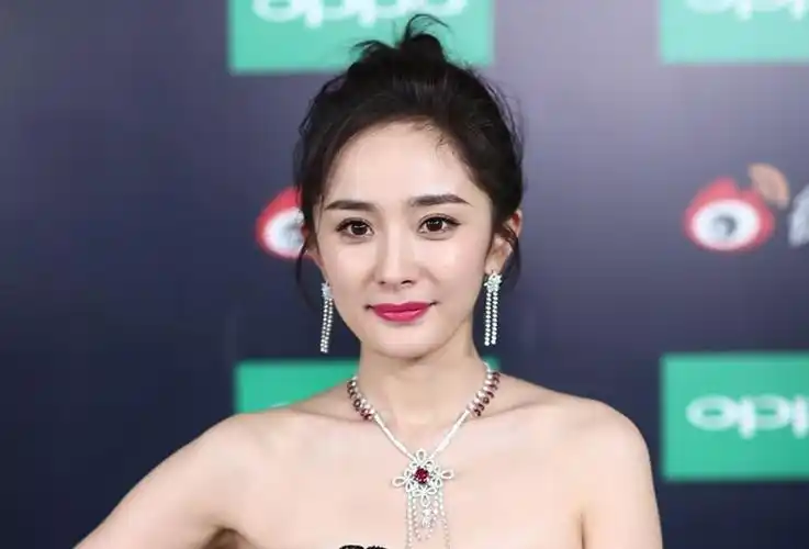 发际线高的女明星都在用的生发头盔熬夜党偷偷跟着买