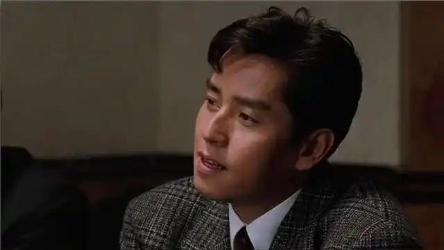 《至尊无上》也可以说是一部披着赌片外衣的武侠片,人在江湖身不由己