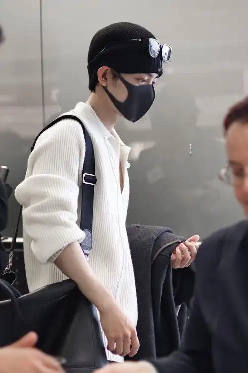 肖战晚宴的衣服穿到了机场##肖战晚宴穿搭##tods晒肖战