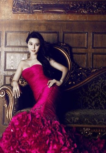 范冰冰演绎婚纱美人与奢华女王范儿