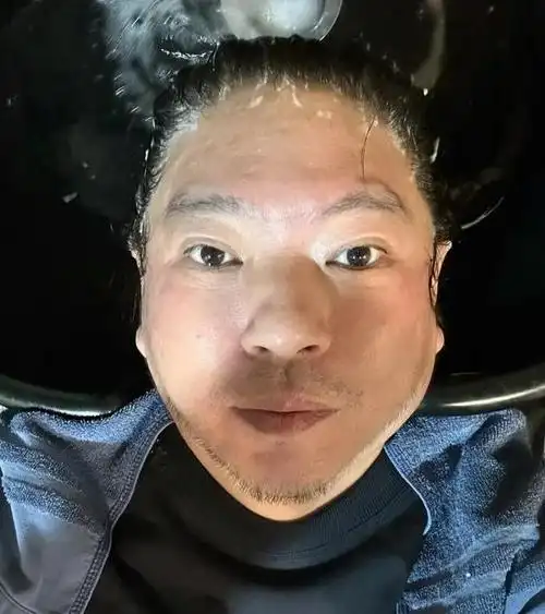 54岁高晓松近照曝光身材暴瘦脸变小高调晒自拍疑似想复出