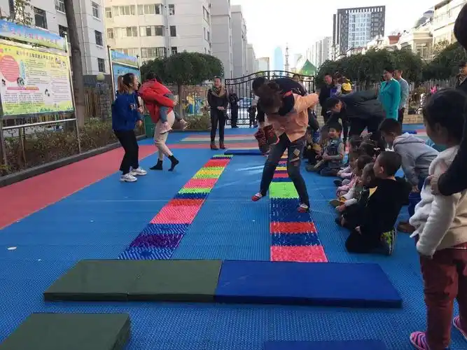 可怕的指压板来了,家长们接受惩罚吧!