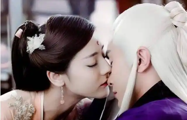 迪丽热巴称太羞耻不让父母看自己的吻戏,遇到不喜欢的人她的做法很绝!