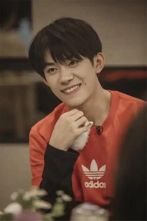 酷动正品adidas三叶草易烊千玺同款男女logo短袖运动t恤