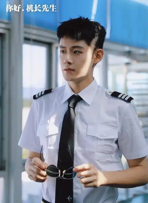 彭楚粤《你好,机长先生》即将开播,期待帅气机长亮相__凤凰网