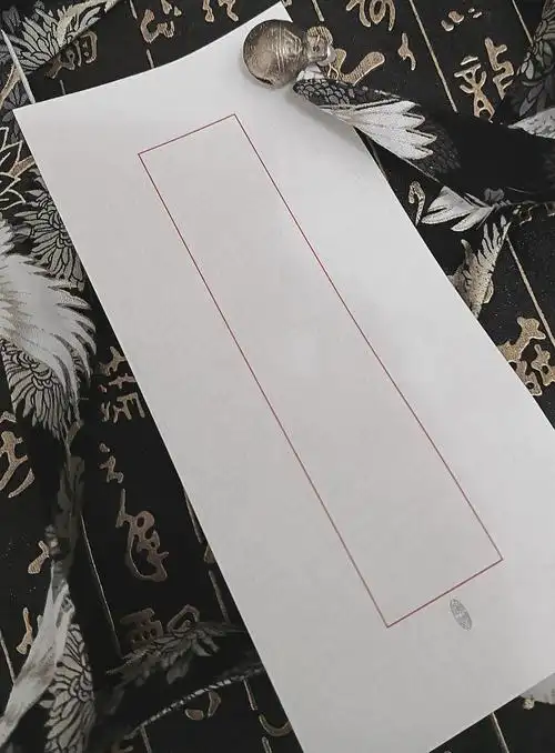 摆拍底图预告 红心 蓝手可抱.