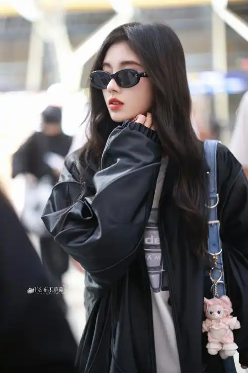 鞠婧祎机场造型